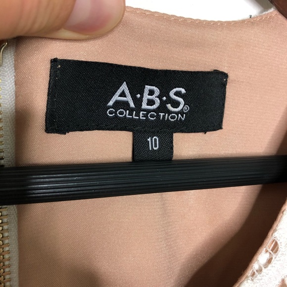 Lace midi dress - Picture 3 of 4